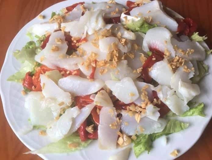 Ensalada de bacalao con pimientos rojos