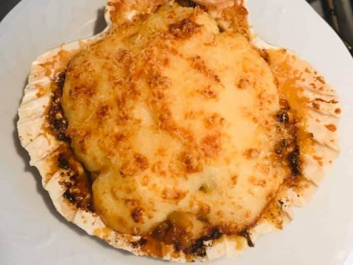 Vieira rellena y gratinada con parmesano