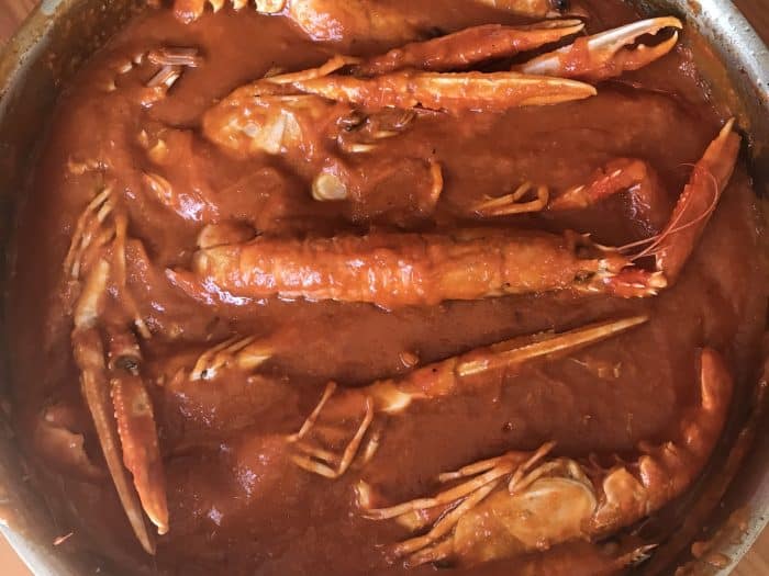 Cigalas con tomate