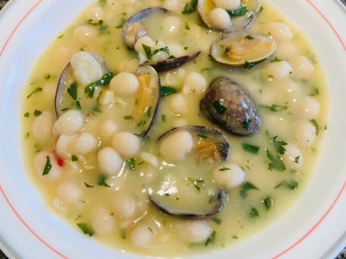Alubias blancas con almejas