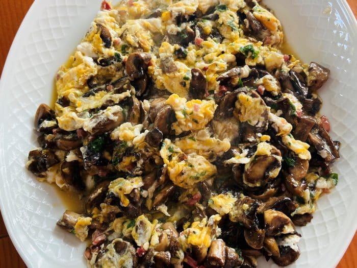 Revuelto de champiñones con jamón
