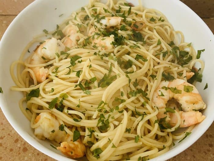 Espaguetis con langostinos al ajillo