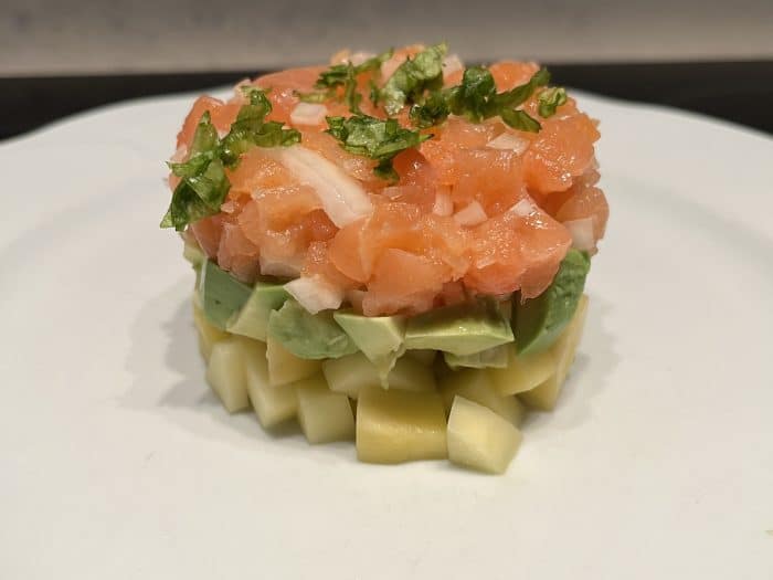 Tartar de Salmón, aguacate y mango