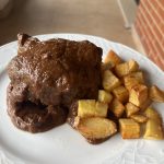 Rabo de ternera guisado al vino tinto