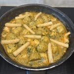 Alcachofas con langostinos y yemas de espárragos